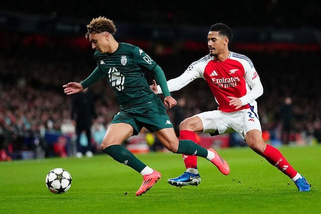 William Saliba coba mengawal lawan di laga Arsenal vs AS Monaco, Liga Champions 2024/2025