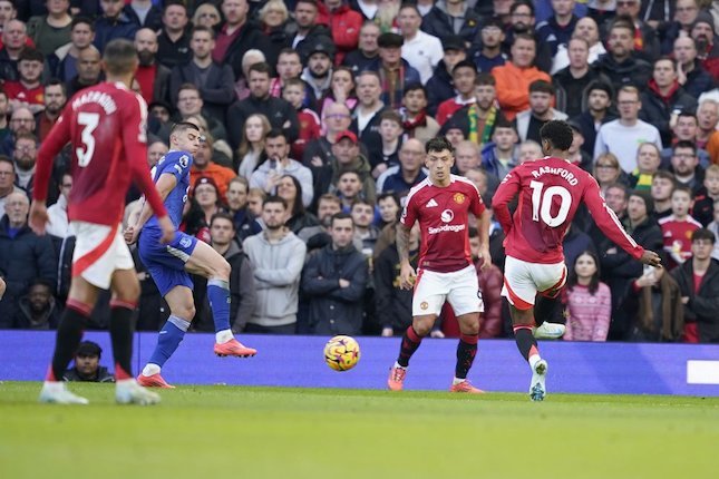 Marcus Rashford mencetak gol di laga Manchester United vs Everton di Old Trafford, Minggu (01/12/2024)